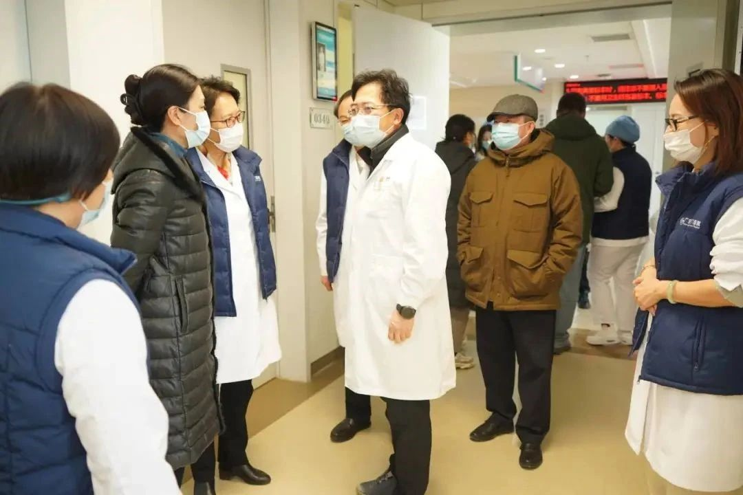 中國中醫科學院廣安門醫院全天在門口隨時聯系